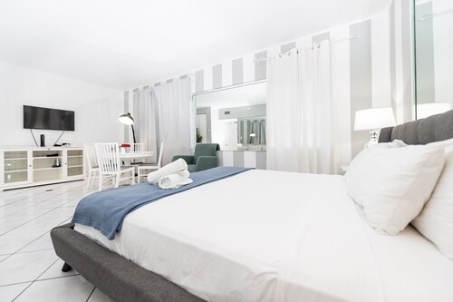 Collins Beach Apartments