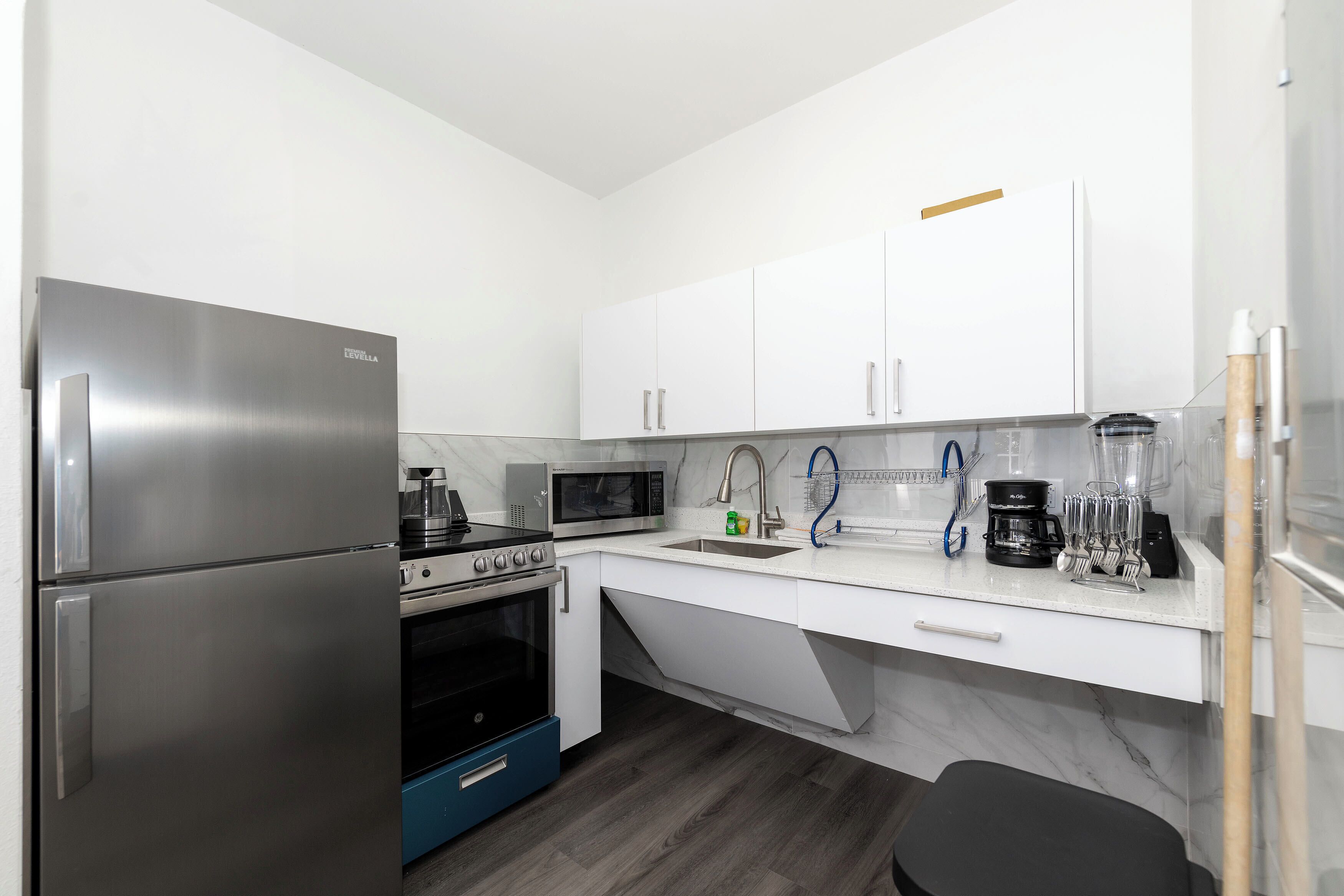 基础开间 | 私人厨房 | 冰箱、微波炉