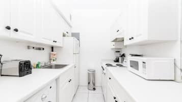 Estudio clásico | Cocina privada | Refrigerador y microondas
