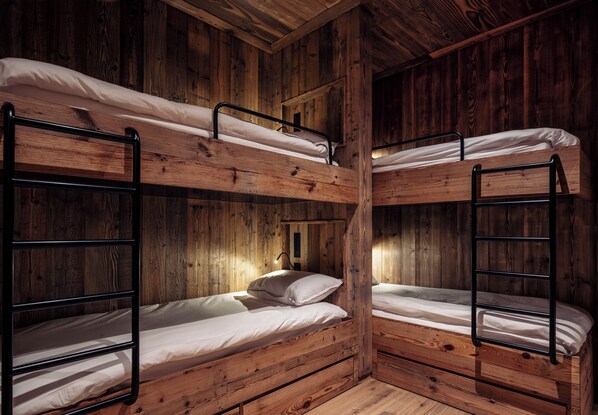4 bedrooms, WiFi, bed sheets