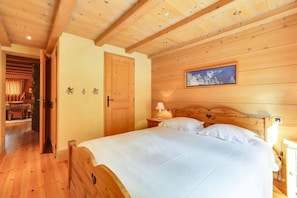 4 bedrooms, WiFi, bed sheets