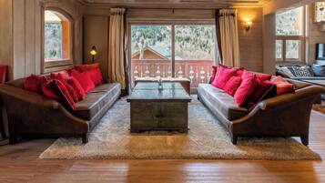 Télévision, cheminée