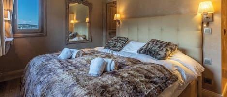 6 bedrooms, WiFi, bed sheets