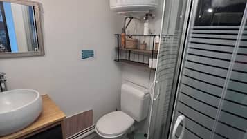 Hair dryer, towels, toilet paper