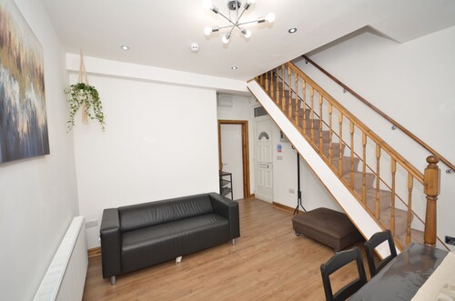 Entire Home in West Bromwich, Near Birmingham, West Midlands