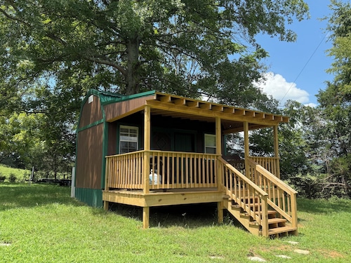 Charming 1-bedroom cabin in delightful Sparta with AC