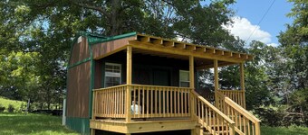 Charming 1-bedroom cabin in delightful Sparta with AC