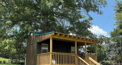 Charming 1-bedroom cabin in delightful Sparta with AC