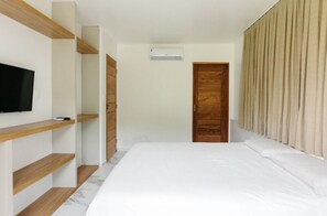Blackout drapes, soundproofing, iron/ironing board, free WiFi