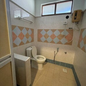 Chambre Double Classique, vue colline | Salle de bain | Serviettes fournies