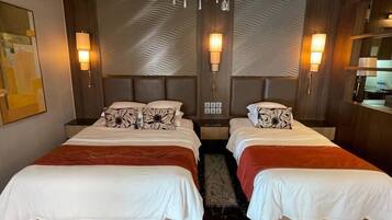 Luxury Triple Room | Bed sheets