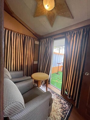 Chambre Double Classique, vue colline | Coin séjour
