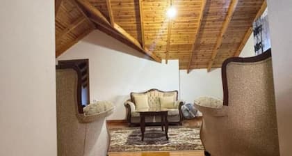 Emily Cottage House in Gjirokaster đŠđ±