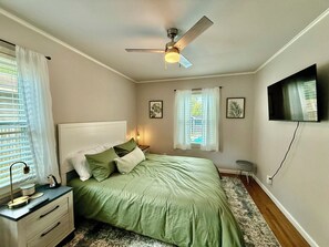 3 slaapkamers, een strijkplank/strijkijzer, wifi, beddengoed