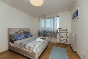1 habitación, tabla de planchar con plancha, wifi y ropa de cama