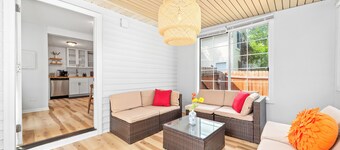 Retro Quirky 4BR Gem near Mpls Downtown, UMN, US Bank & Huntington Stadiums