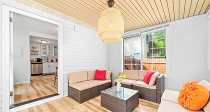 Retro Quirky 4BR Gem near Mpls Downtown, UMN, US Bank & Huntington Stadiums