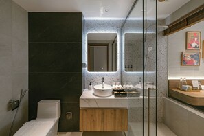 Family Triple Room, City View | Free WiFi - CIBI HOMES - Hanoi Central Living Space (Hoan Kiem)