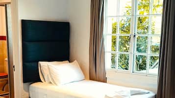 Habitación Confort con 1 cama doble o 2 individuales, balcón, vistas a la bahía | Wifi gratis