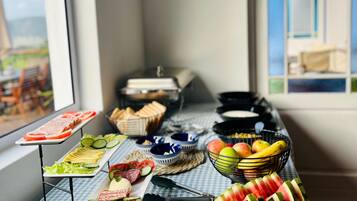 Free daily full breakfast
