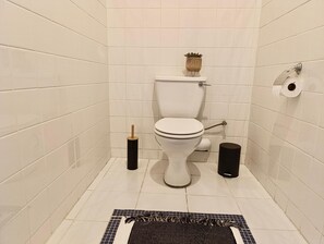 Comfort Quadruple Room | Bathroom | Shower, towels, soap, toilet paper