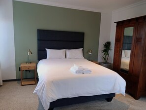 Comfort Double or Twin Room | Free WiFi - Guinea Fowl Lodge (Knysna)