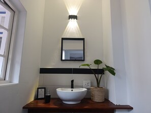 Comfort-Doppel- oder -Zweibettzimmer | Badezimmer