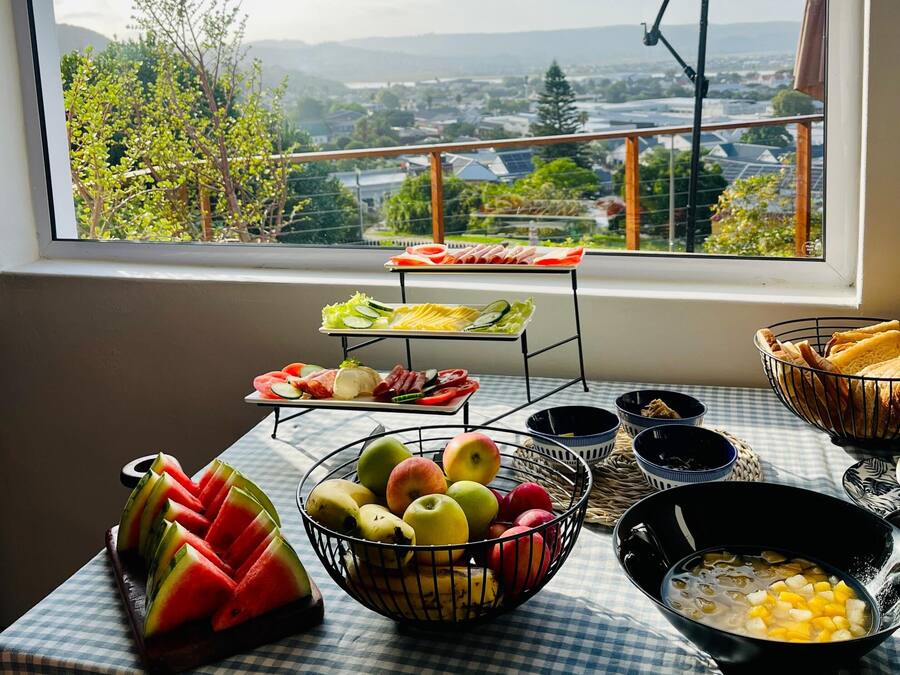 Desayuno completo gratuito y diario