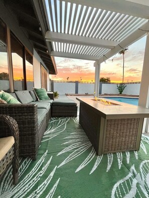 Terrace/patio - Pool paradise near ASU campus and Scottsdale (Tempe)