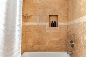 Shower, hair dryer, towels, soap - Pool paradise near ASU campus and Scottsdale (Tempe)