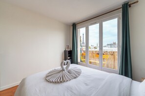 2 bedrooms, iron/ironing board, WiFi, bed sheets