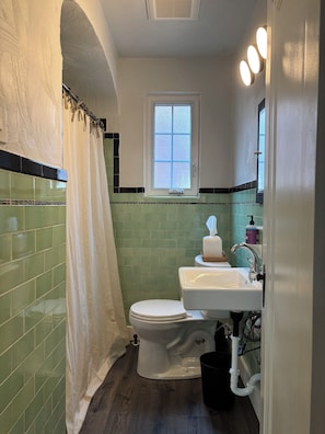 Toallas, jabón, papel de baño