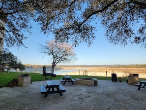 Outdoor dining - Spectacular 2-bedroom Lakefront Resort Type Condo  in Lake Travis (Lago Vista)
