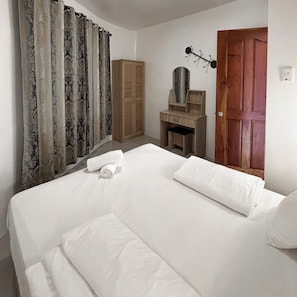 Deluxe Bungalow, Balcony, Partial Sea View | Free WiFi