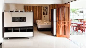 Deluxe Bungalow, Balcony, Partial Sea View | Living area