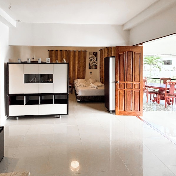 Deluxe Bungalow, Balcony, Partial Sea View | Living area