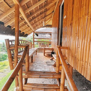 Familie-feriehus - balkon - udsigt til pool | Terrasse/gårdhave