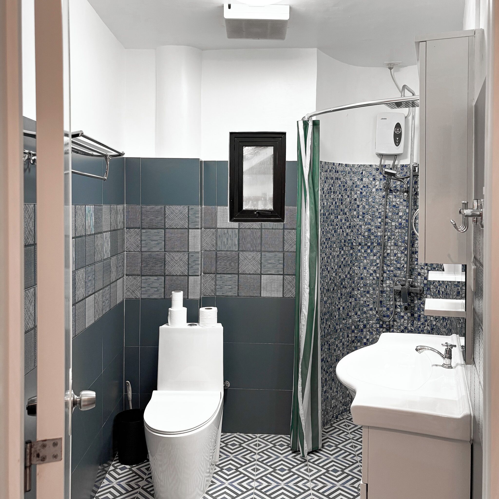 Deluxe Bungalow, Balcony, Partial Sea View | Bathroom