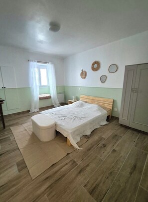 3 bedrooms, WiFi, bed sheets