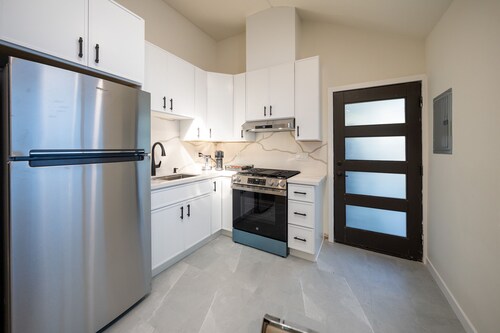 Modern Luxe Studio in Media/Rancho District Burbank