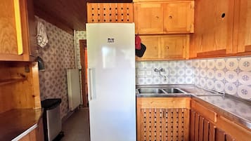 Microwave, stovetop, dishwasher