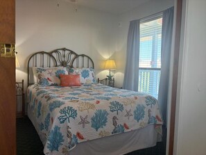 2 bedrooms, iron/ironing board, bed sheets