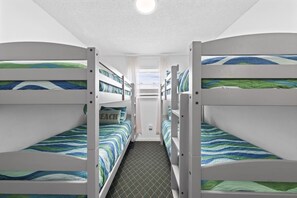 2 habitaciones, tabla de planchar con plancha y ropa de cama 