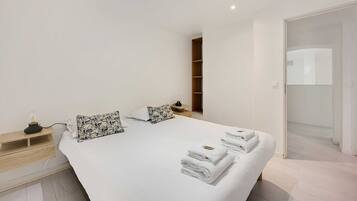 Apartemen | 2 kamar tidur, ruang kerja ramah laptop, dan setrika/meja setrika