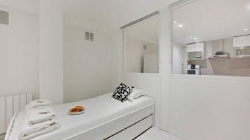 Apartment | 2 bedrooms, laptop workspace, iron/ironing board, bed sheets