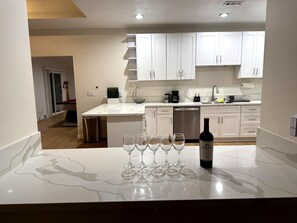 Mikrowelle, Ofen, Herdplatte, Geschirrspüler