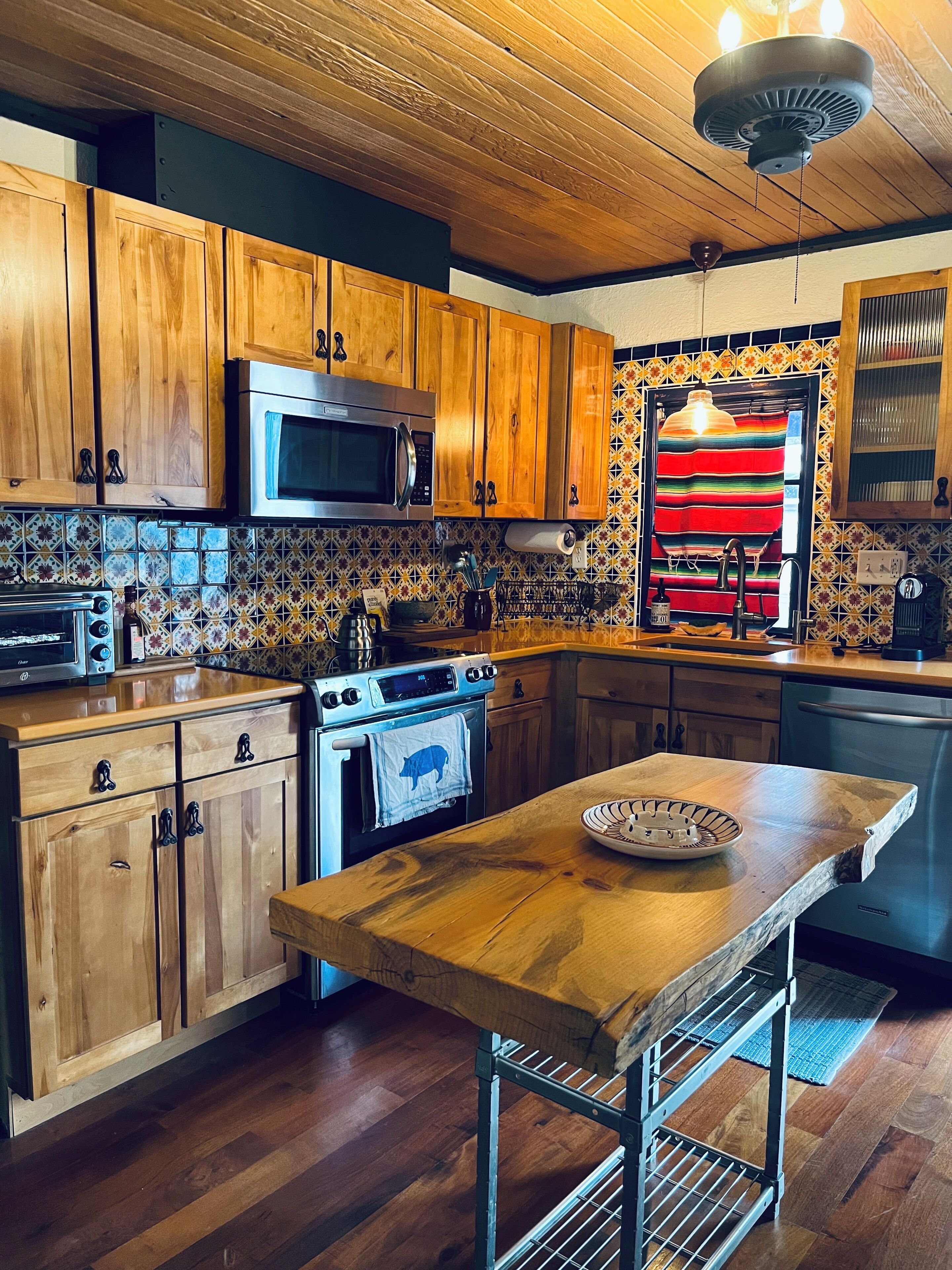 Microones, forn, placa de cuina i rentaplats 