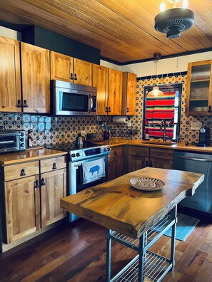 Microondas, horno, parrilla de estufa y lavavajillas 