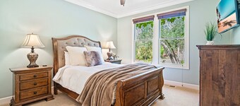 Villa Amarosa by Beaux Maison - 4 BD All En-Suite