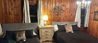 Cozy 2-bedroom bungalow on Lake St Clair with plenty of room to dock your boat!